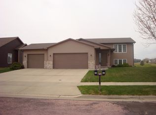 1305 St. Andrews, Elk Point, SD 57025
