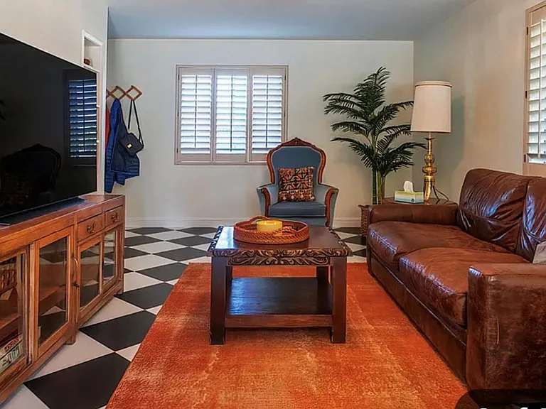 3547 E Meadowbrook Ave — Photo 3