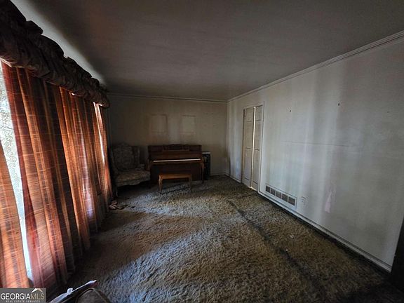 3rd image of 2283 Saratoga Dr