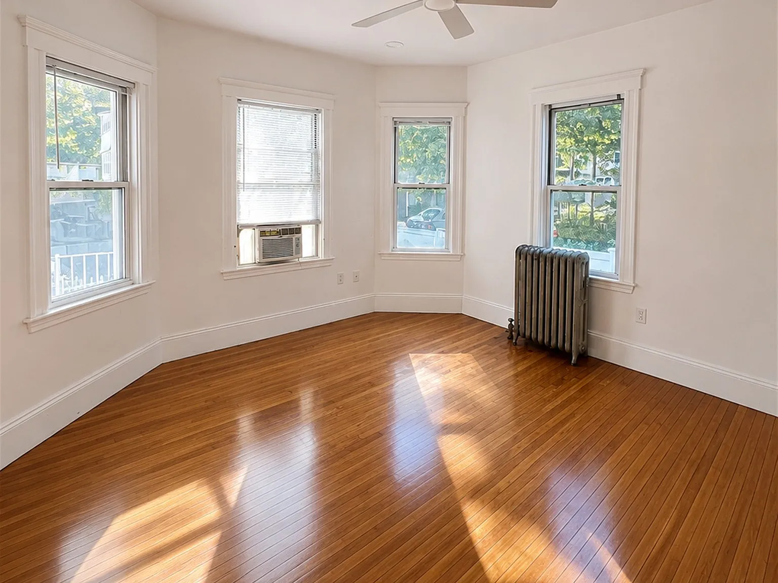 3 bed, 9999 sqft, $3,600 — Photo 2