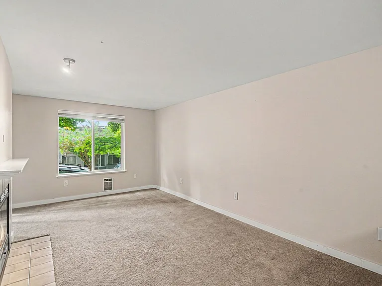 9200 Greenwood Ave N #107 — Photo 4