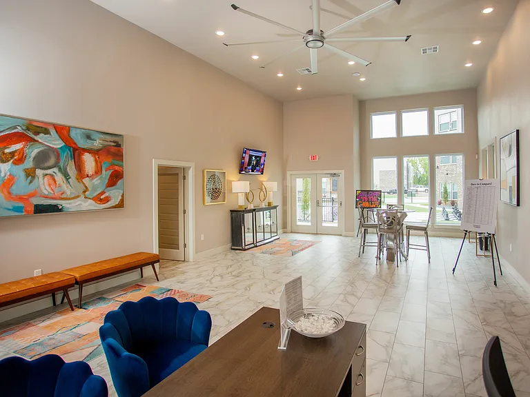 Crown at Seven Oaks Apartment Homes — Photo 37
