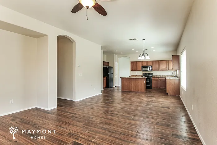 13932 N 146th Ct — Photo 5