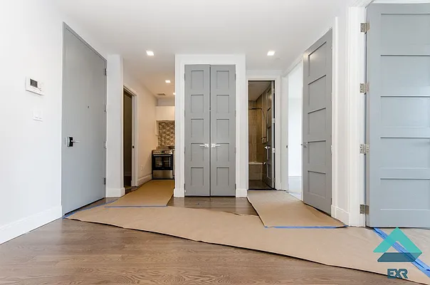 Rented by EXR | media 10