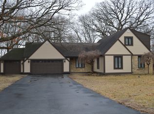 1701 Woodcrest Dr, Saint Anne, IL 60964