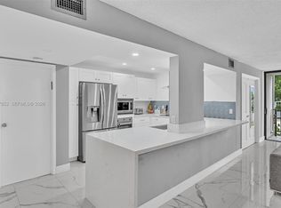 1000 Parkview Dr APT 329, Hallandale, FL 33009