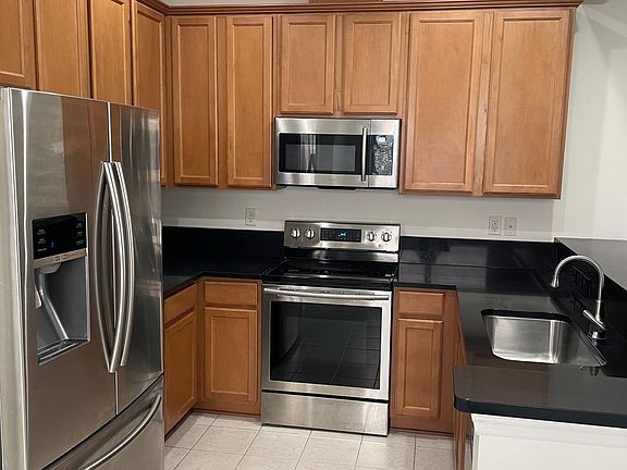 Kitchen with breakfast bar