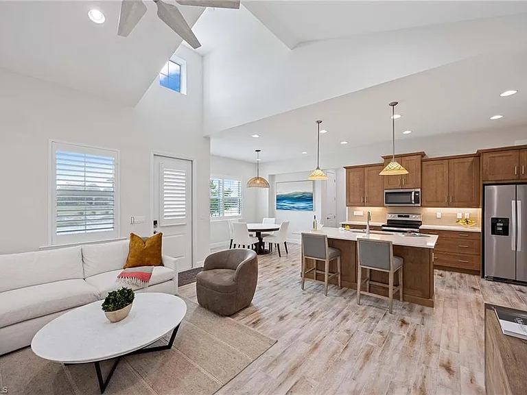 7018 Saona Ct — Photo 4
