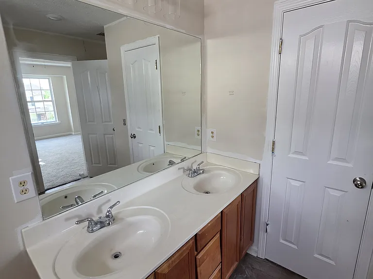 1240 Shannon Ln — Photo 6