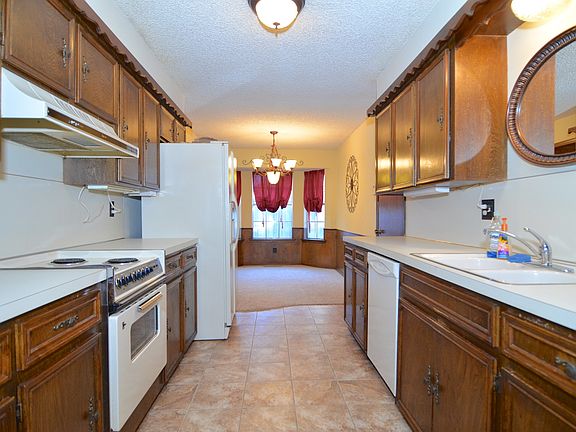 4th image of 1209 N Douglas Dr
