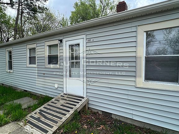 5th image of 1005 Hackett St #A