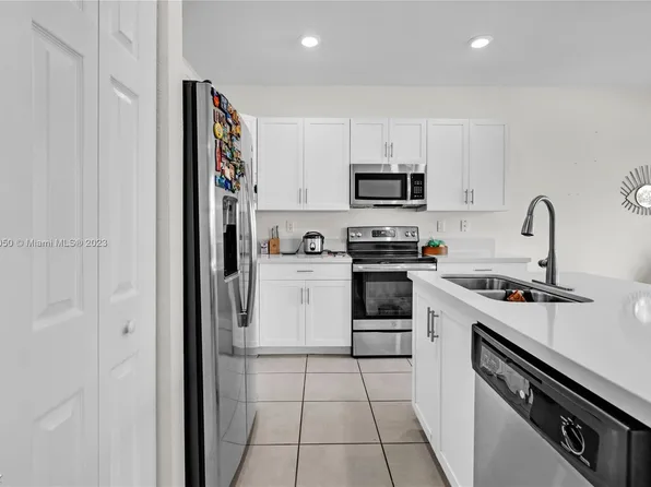 3318 W 100th Ter, Hialeah, FL 33018