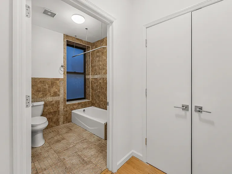 851 Hart St #1 — Photo 8