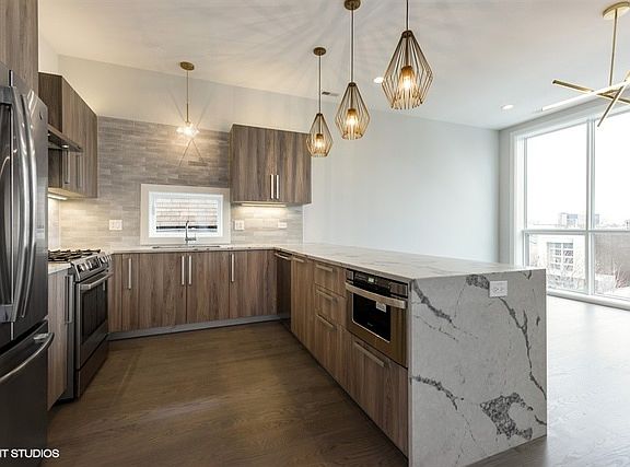 5th image of 2537 W Cortland St #2