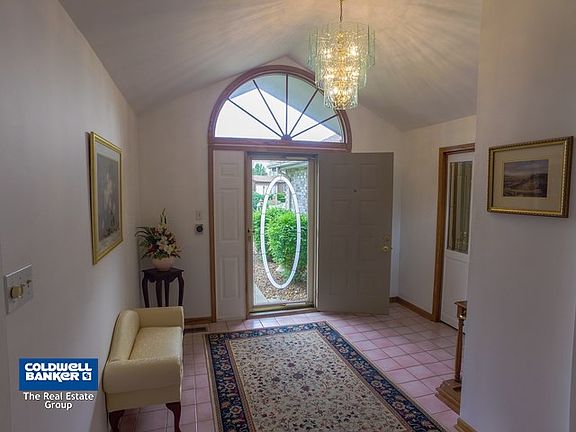 5th image of 15419 Lancaster Ln