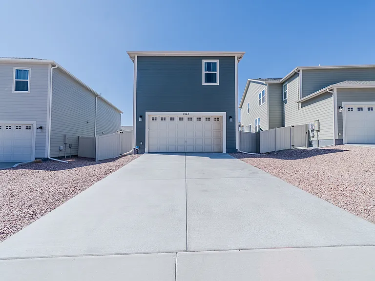 5173 Roundhouse Dr — Photo 32