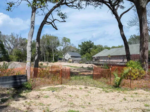 408 Fairpoint Dr, Gulf Breeze, FL 32561