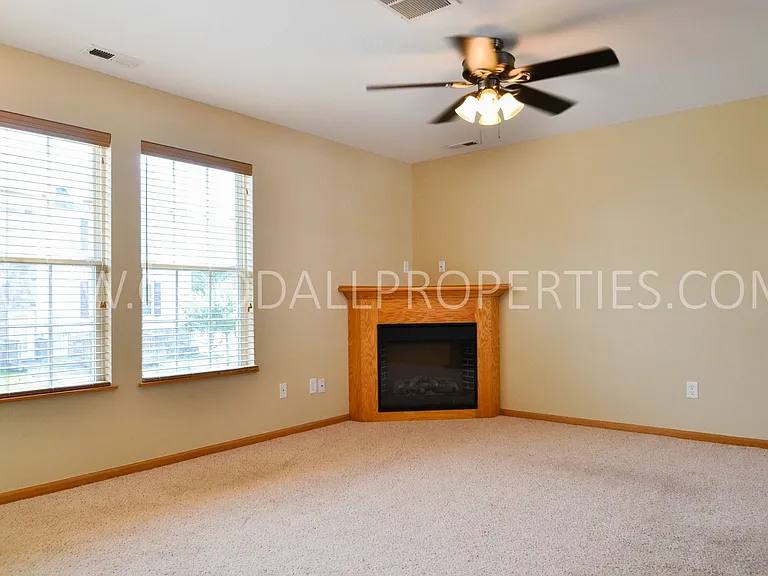 15221 Alpine Dr — Photo 2