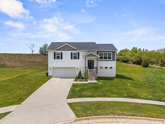 2nd image of 104 Everett Cir