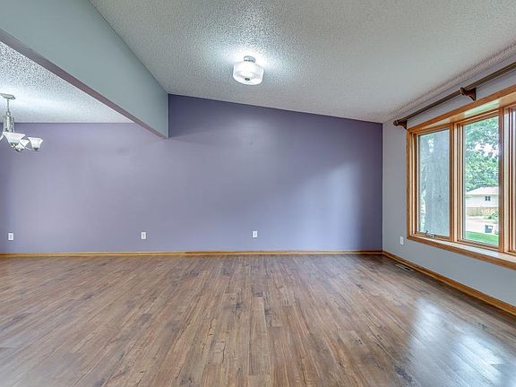 3rd image of 10643 Pierce St NE