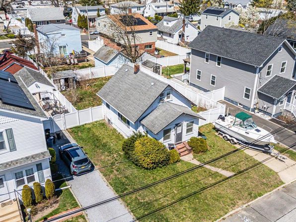 2439 Berkeley Place, Bellmore, NY 11710