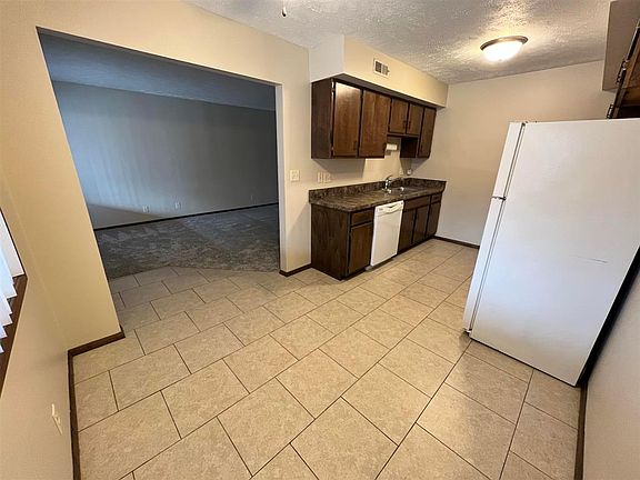 5th image of 1823 Knox St #3