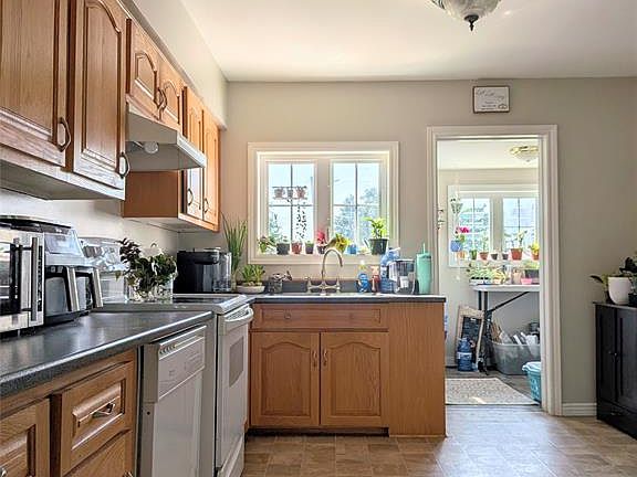 3rd image of 13 Hillview Avenue