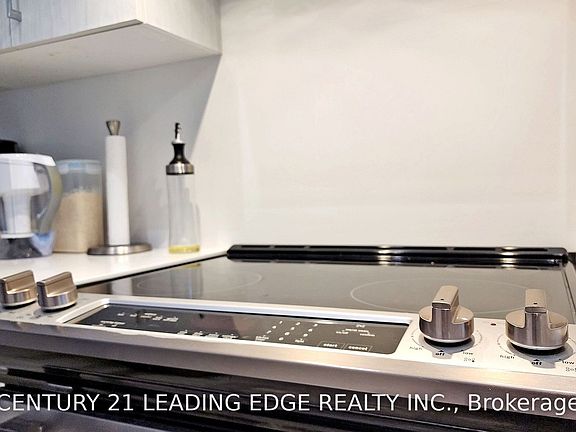 4th image of 8 Wellesley St #1008