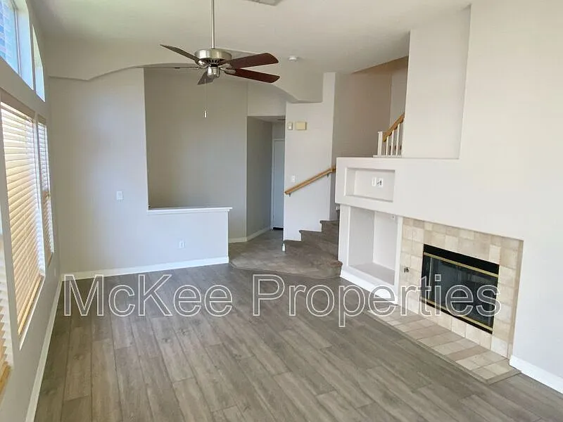 2 bed, 2.5 bath, 1090 sqft, $3,600 — Photo 2