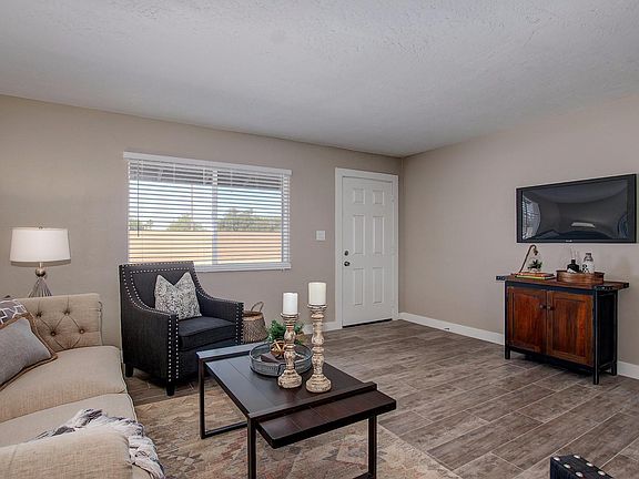 4th image of 605 S Priest Dr