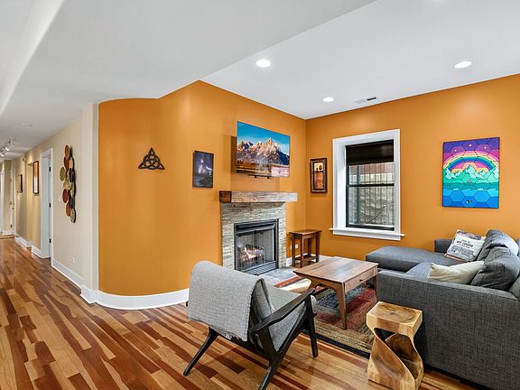 4th image of 1234 W Bryn Mawr Ave #G