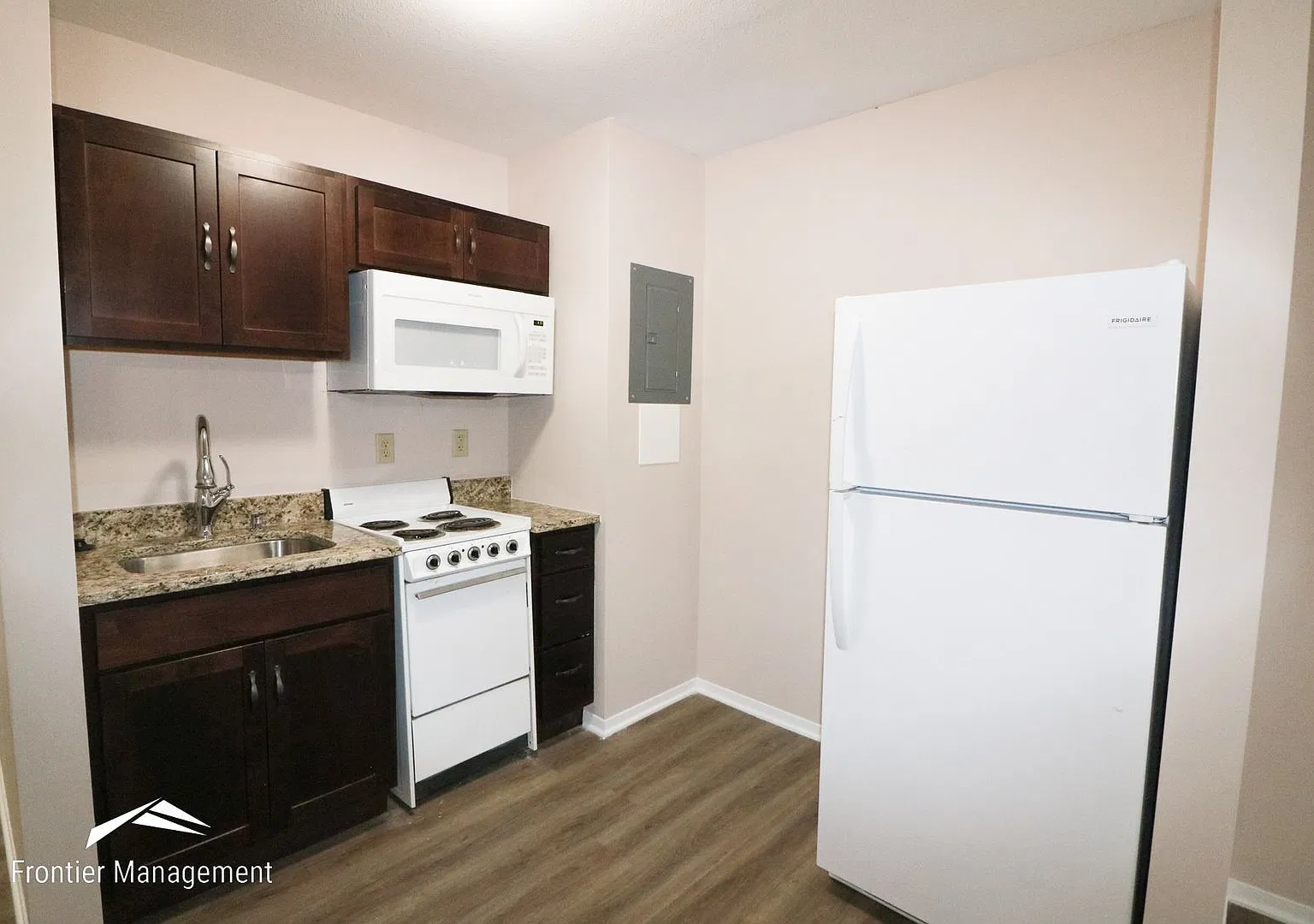 1500 McCain Ln — Photo 4