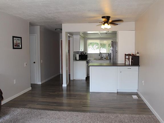 3rd image of 209 Grand Canyon Dr