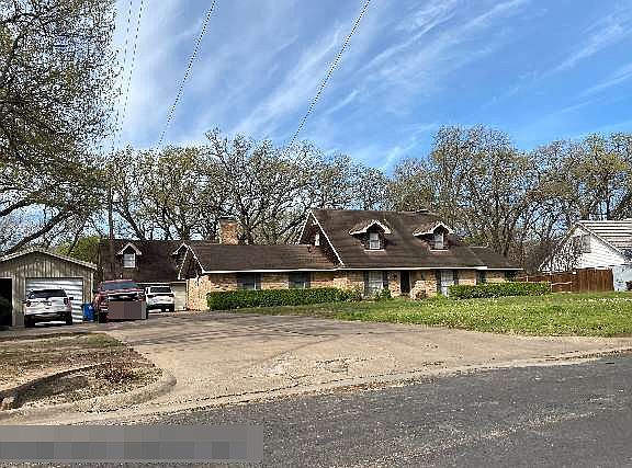 3rd image of 2002 Dartmouth Ln