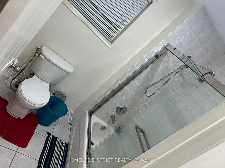 1100 Ashgrove Cres — Photo 7