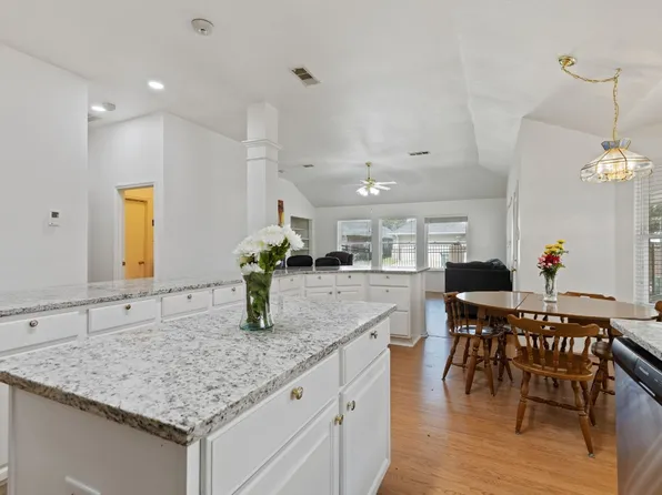4015 Randall Ln, Carrollton, TX 75007
