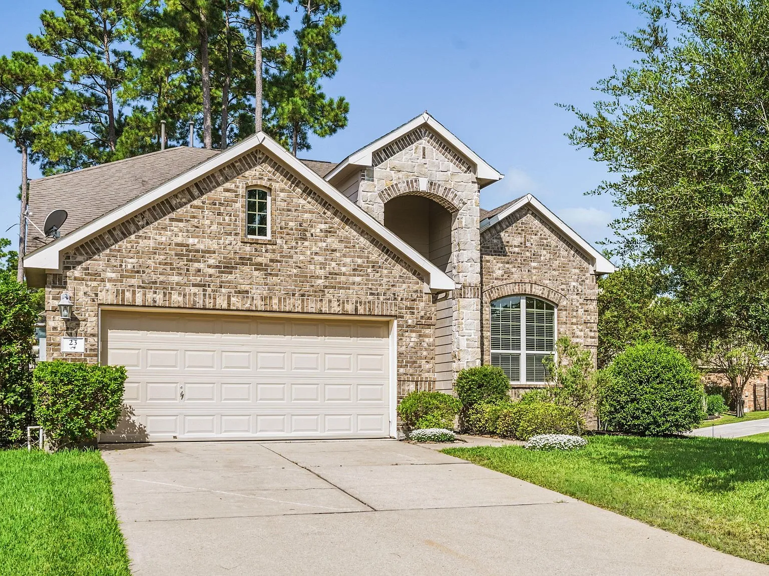 4 bed, 3.5 bath, 2864 sqft, $3,400 — Photo 1