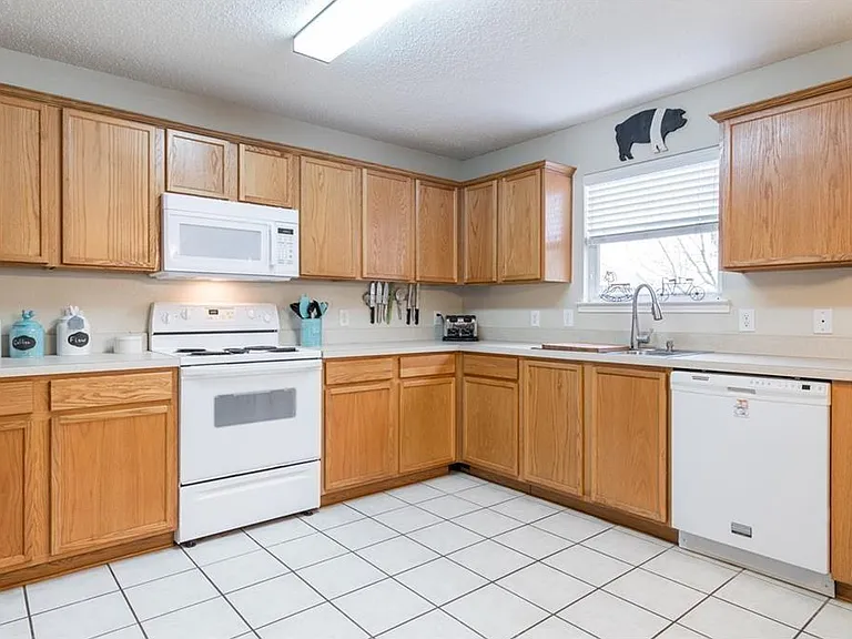 9812 Coolidge Dr — Photo 8