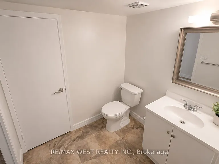 2089 Dufferin St #1 — Photo 19
