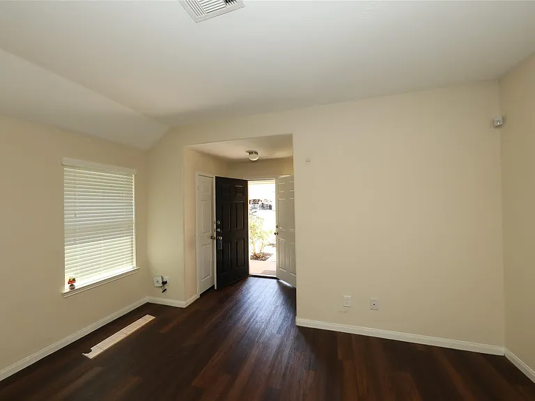 21430 Palma Grv — Photo 6
