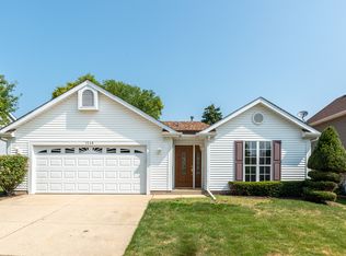 1248 Clover Ln, Hoffman Estates, IL 60192