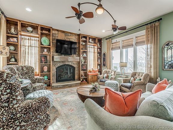 4th image of 76 Ridgeline Rd