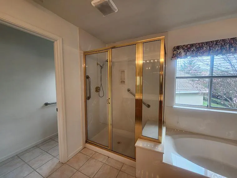 232 Chatham Ter — Photo 22