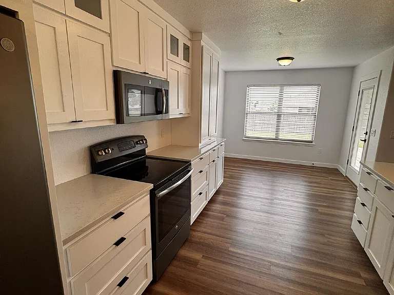 311 Violet St — Photo 6