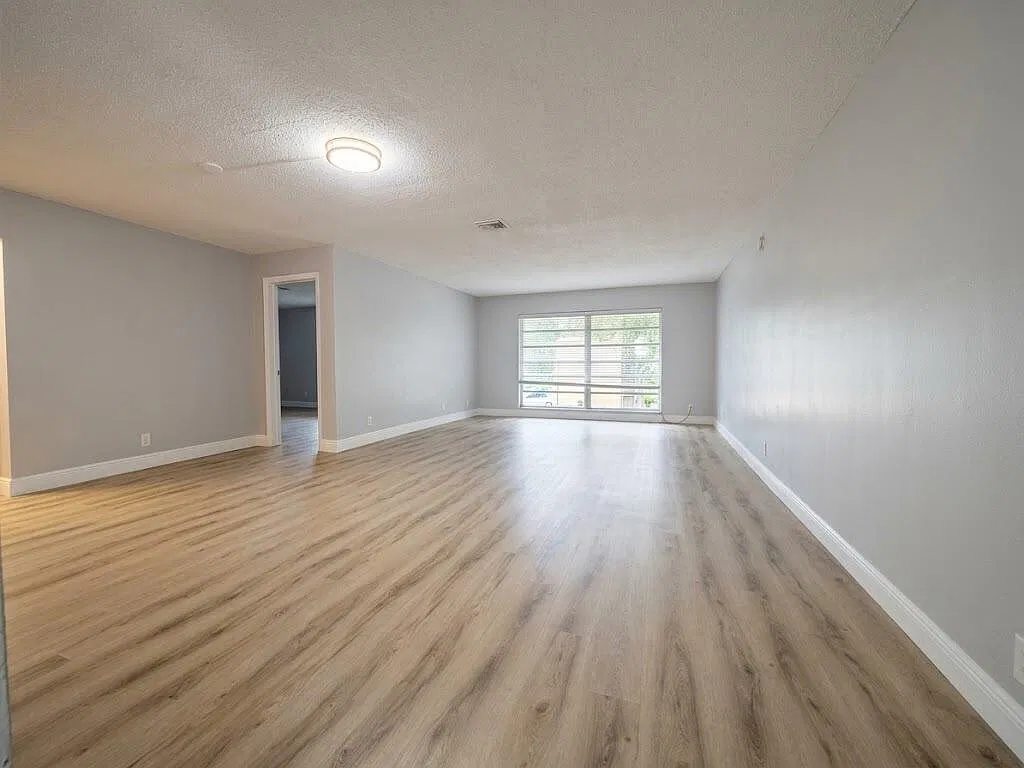 1740 NW 60th Ave — Photo 3