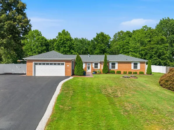 18 Quailwood Pkwy, La Plata, MD 20646