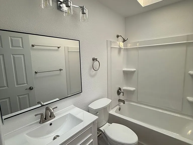 300 Grove Ct — Photo 11
