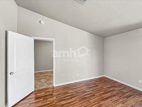 5th image of 10930 W Montecito Ave