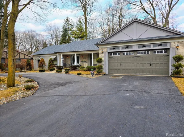 16945 Canterbury St, Livonia, MI 48154