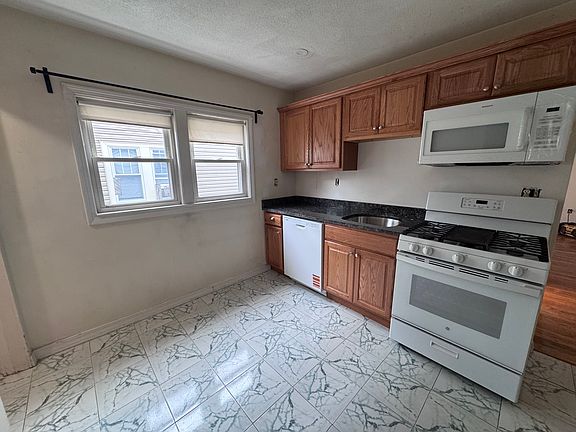2nd image of 27 Carney St #1